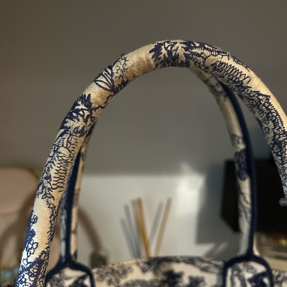 Christian Dior Medium Blue and White Toile Book Tote Bag - Picture 2 of 15